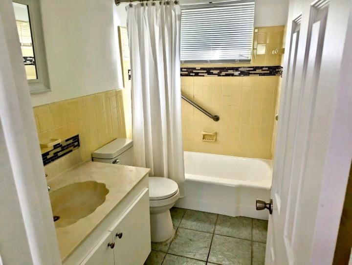 3850 NE 21st Ave Unit: 18