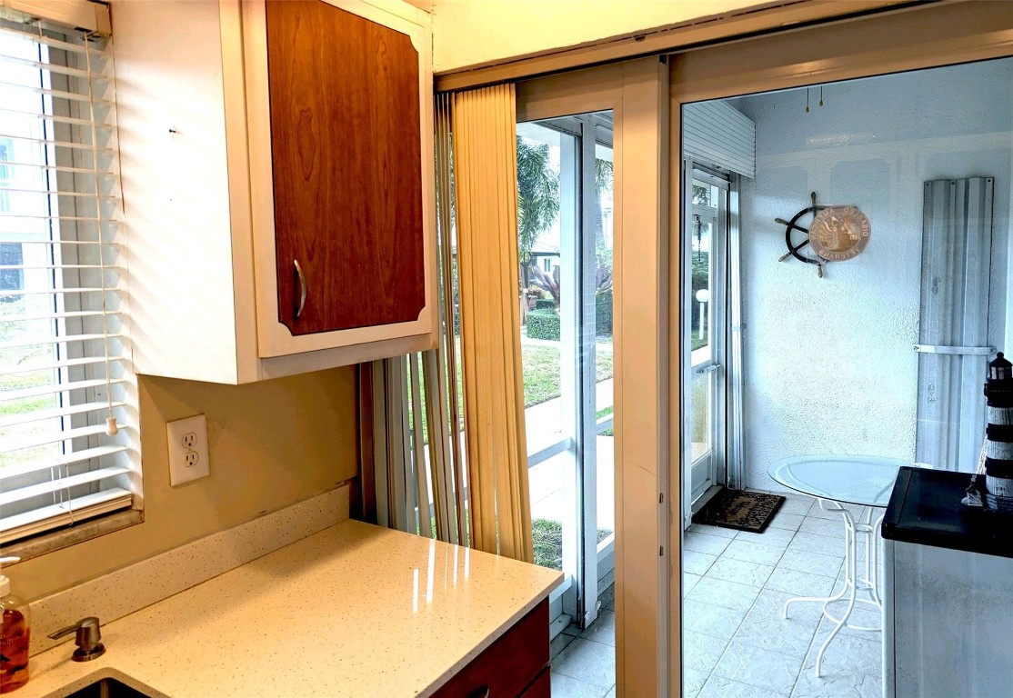 2100 NE 38th St Unit: 117