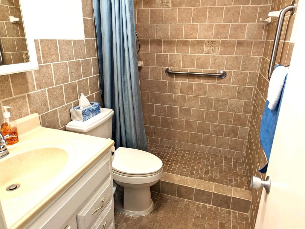 2100 NE 38th St Unit: 117