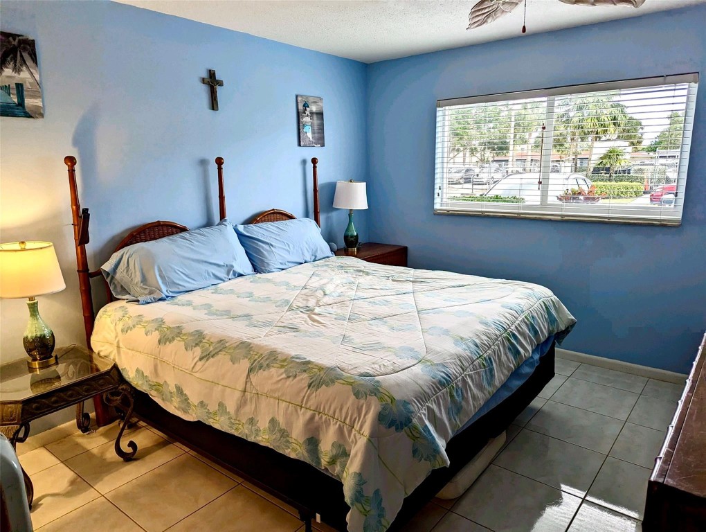 2100 NE 38th St Unit: 117