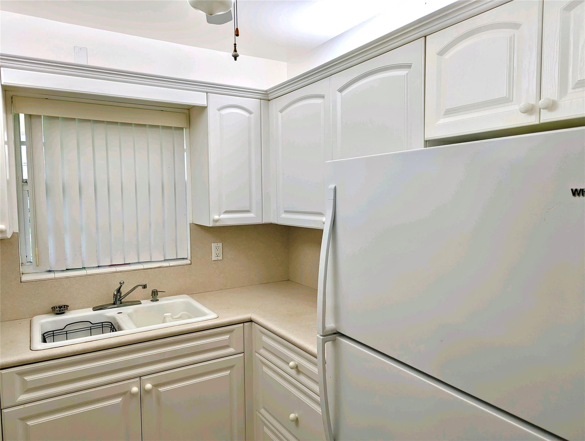 3850 NE 21st Ave Unit: 12