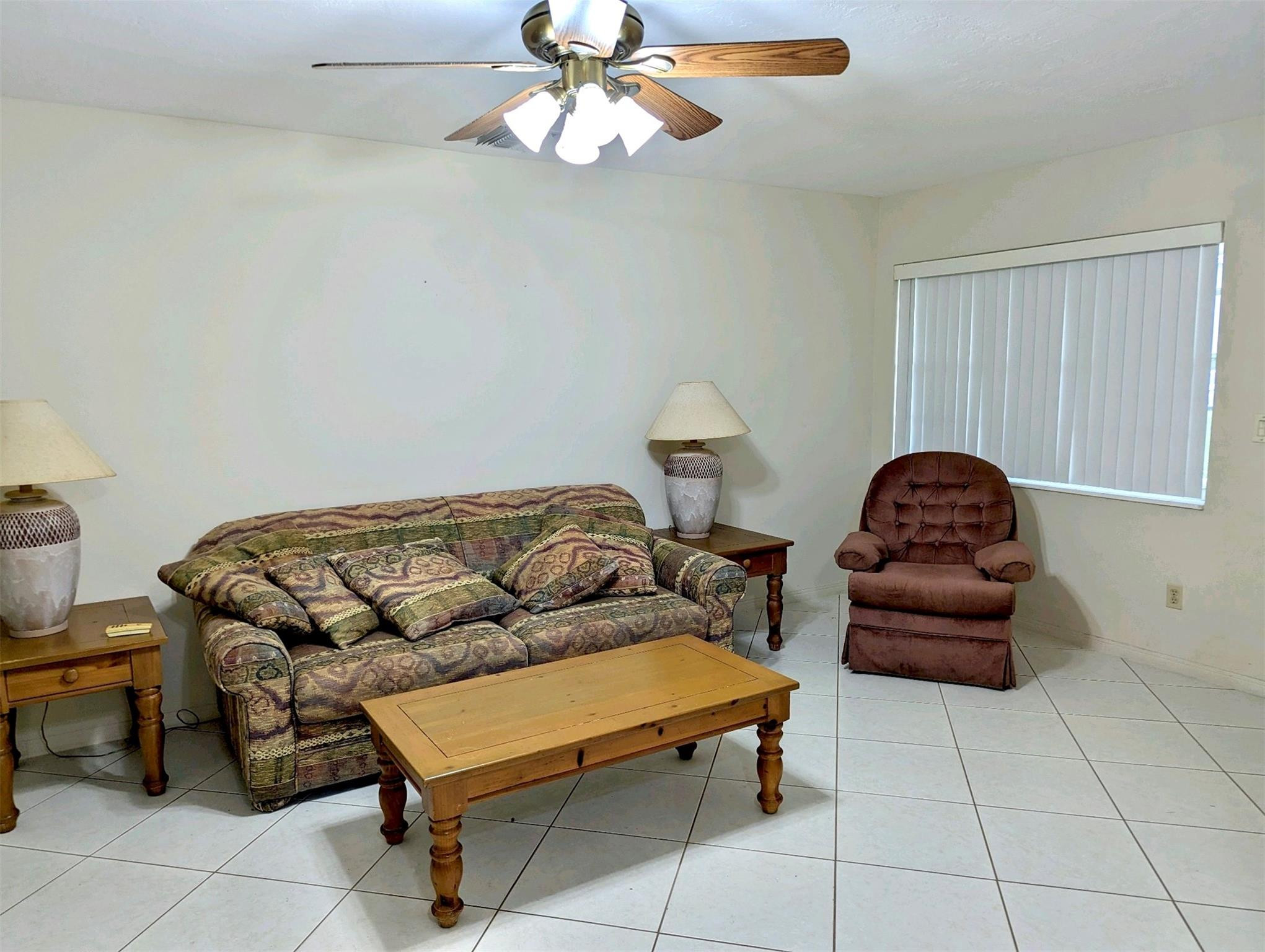 3850 NE 21st Ave Unit: 12