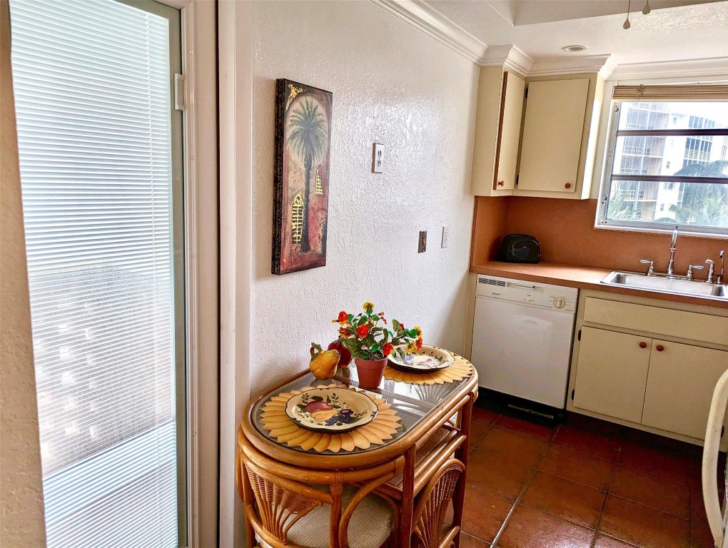 2731 NE 14th Street Cswy Unit: 519