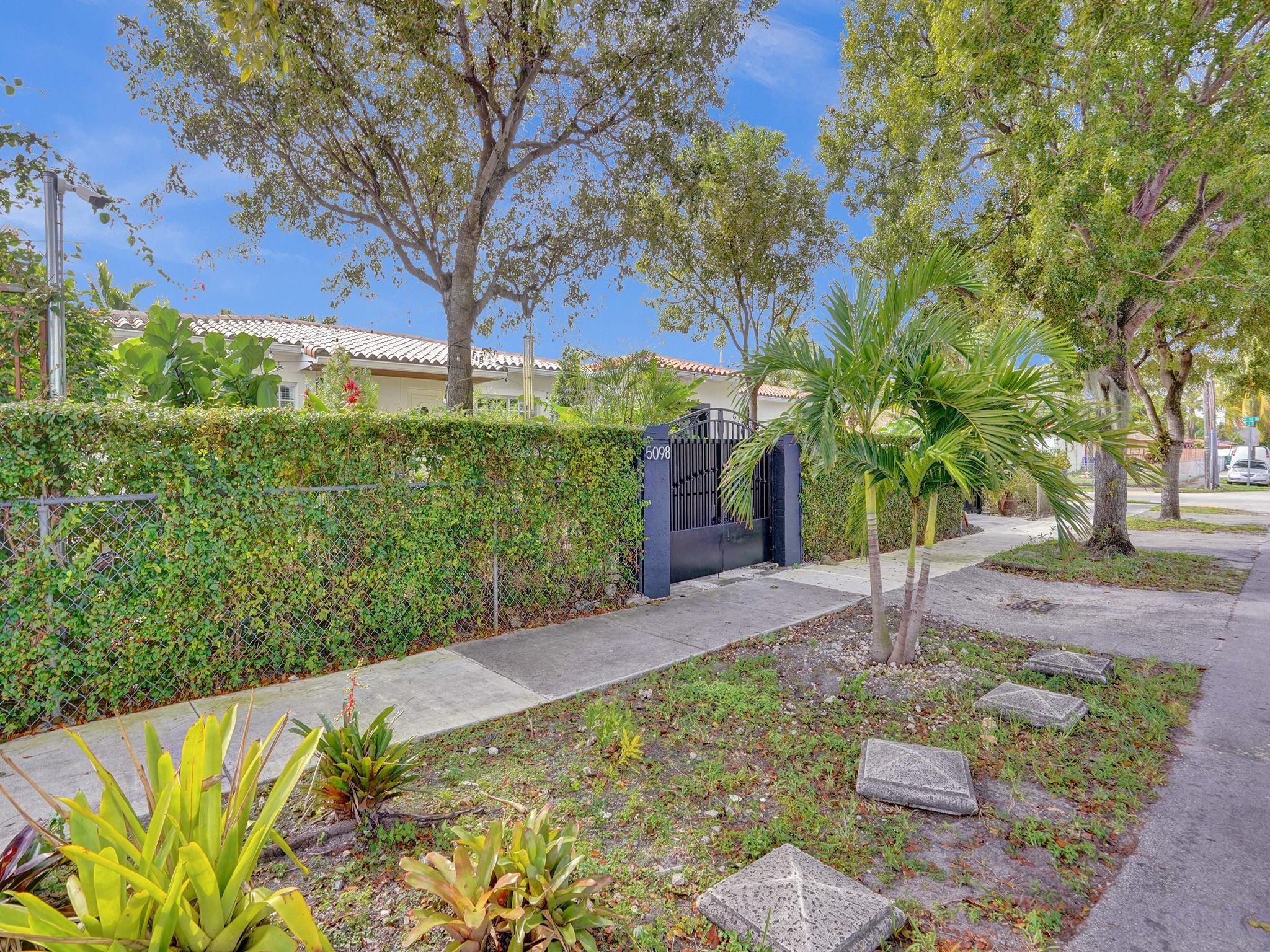 5098 NW 2nd St