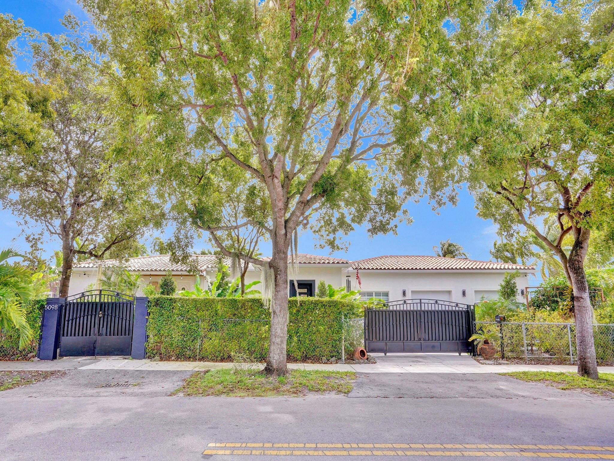 5098 NW 2nd St