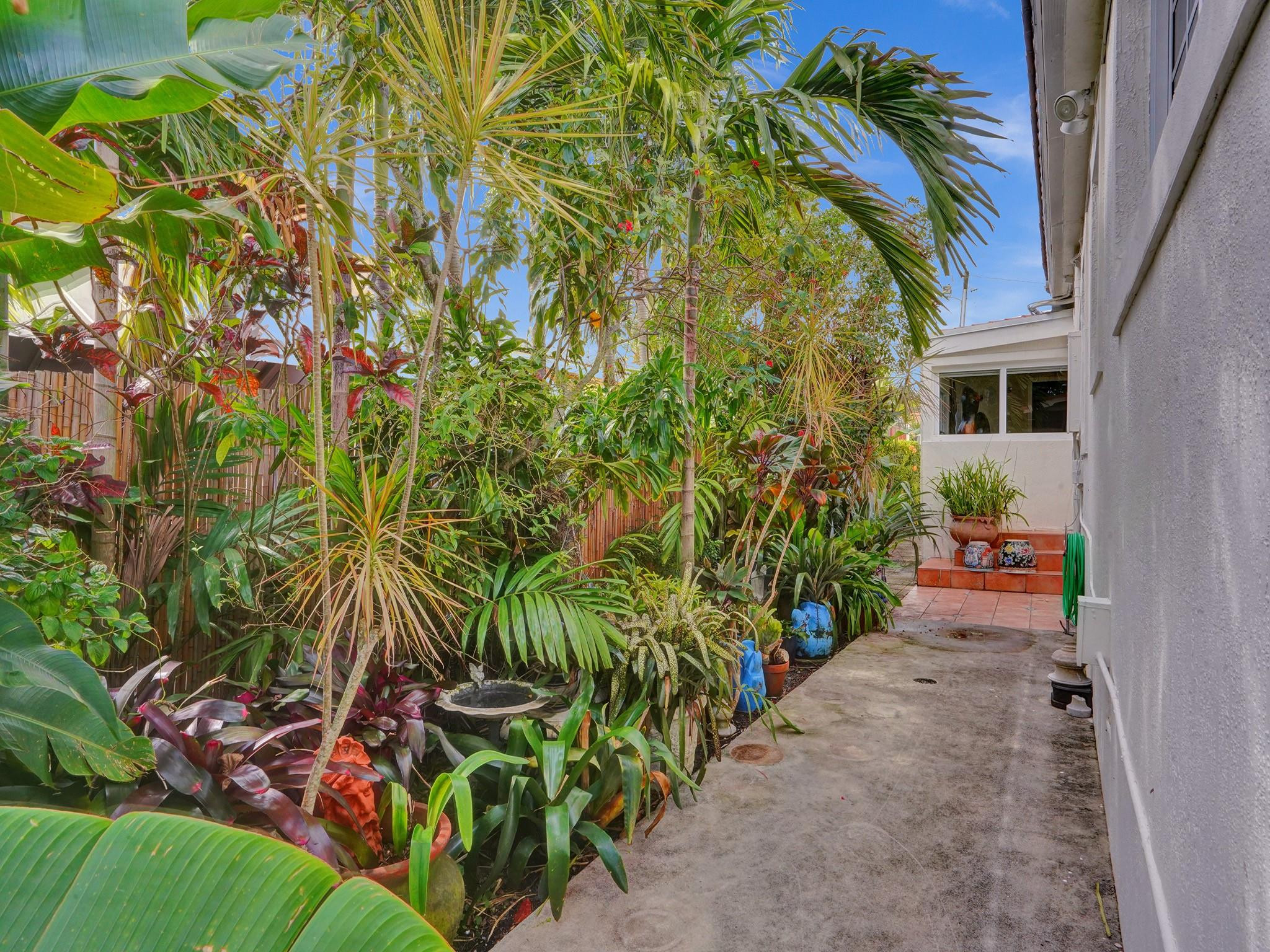 5098 NW 2nd St