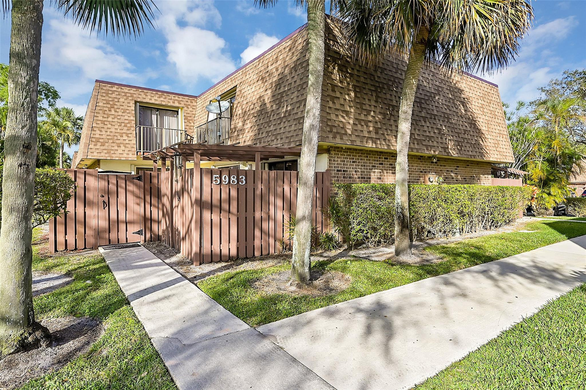 5983 NW 55th Ln Unit: 5983