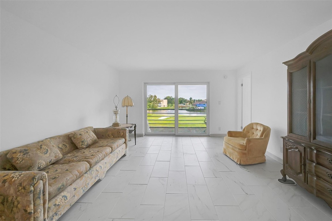 9521 Sunrise Lakes Blvd Unit: 309