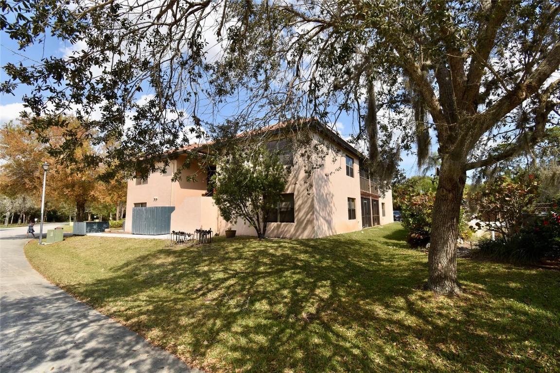 2450 SE Garden Ter Unit: 304