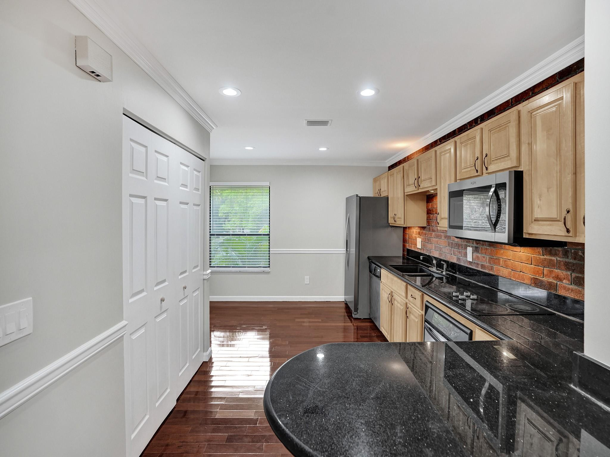 9280 Sabal Ridge Cir Unit: APT B