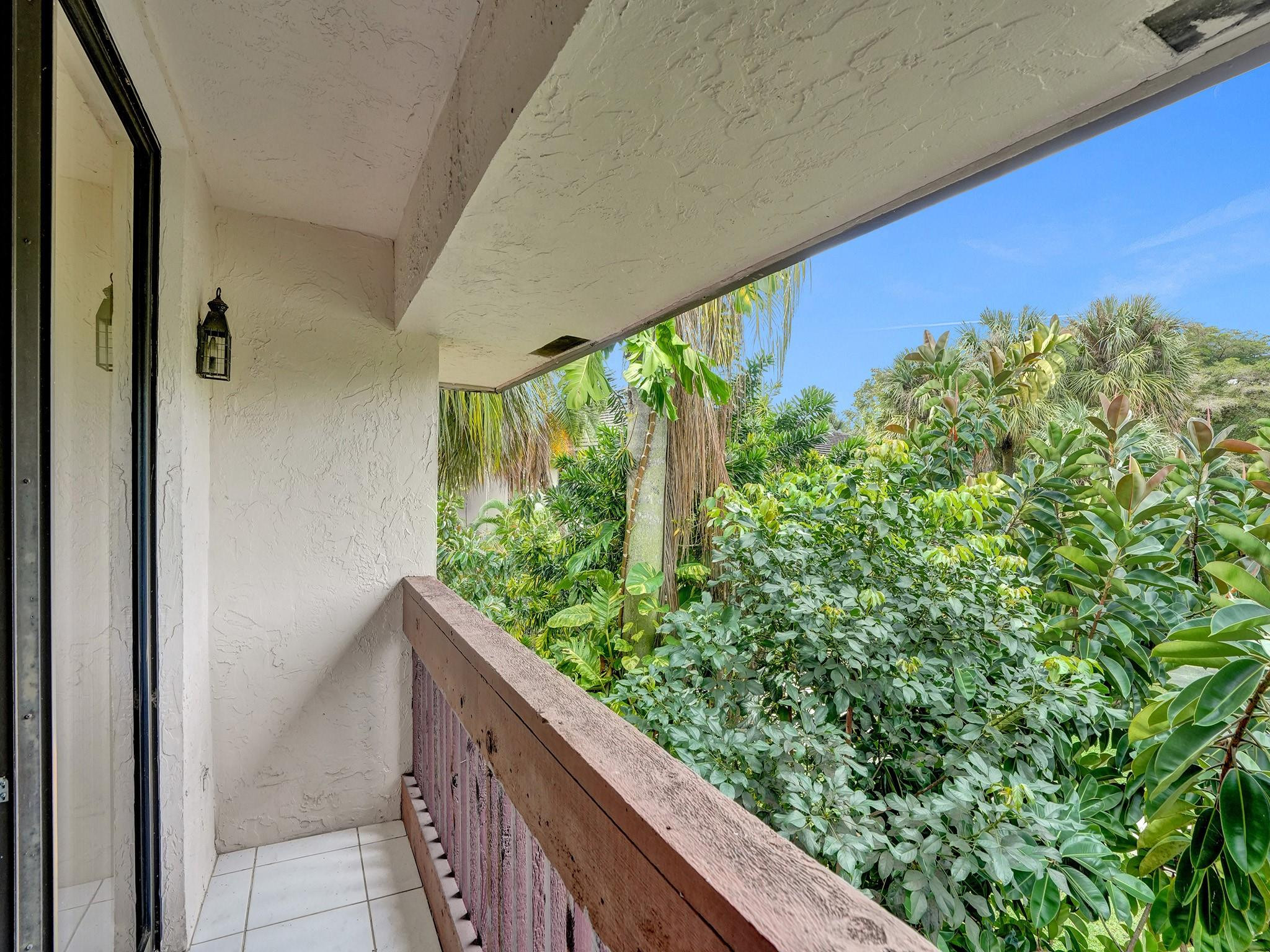 9280 Sabal Ridge Cir Unit: APT B