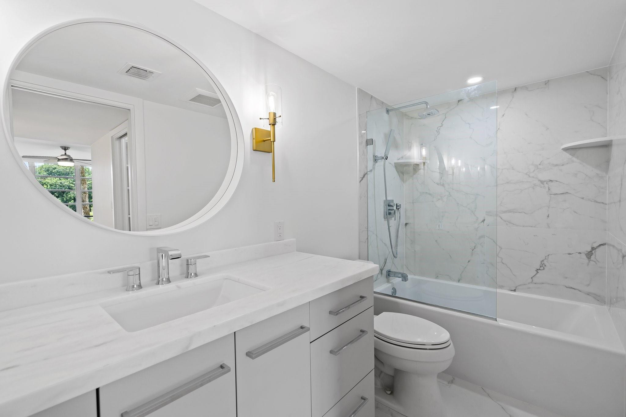 2901 S Palm Aire Dr Unit: 106