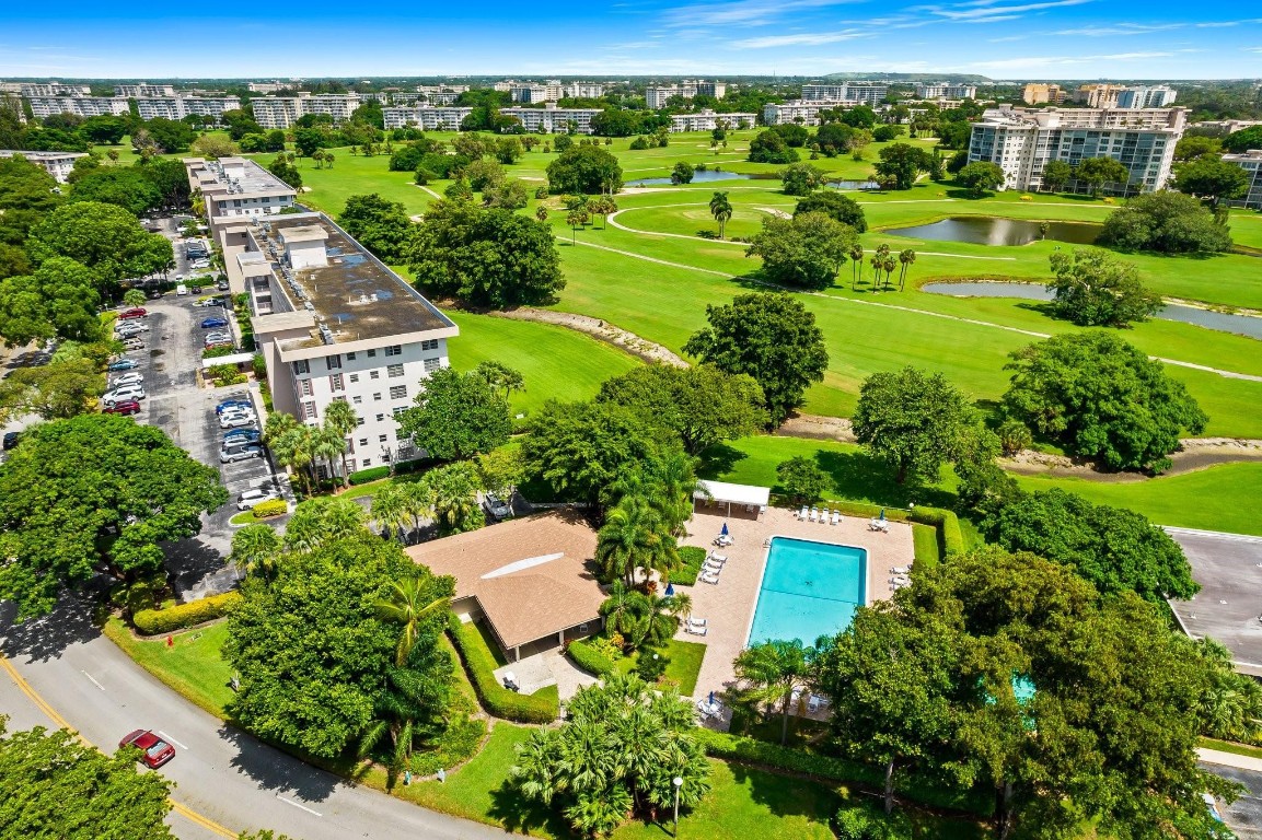 2901 S Palm Aire Dr Unit: 106