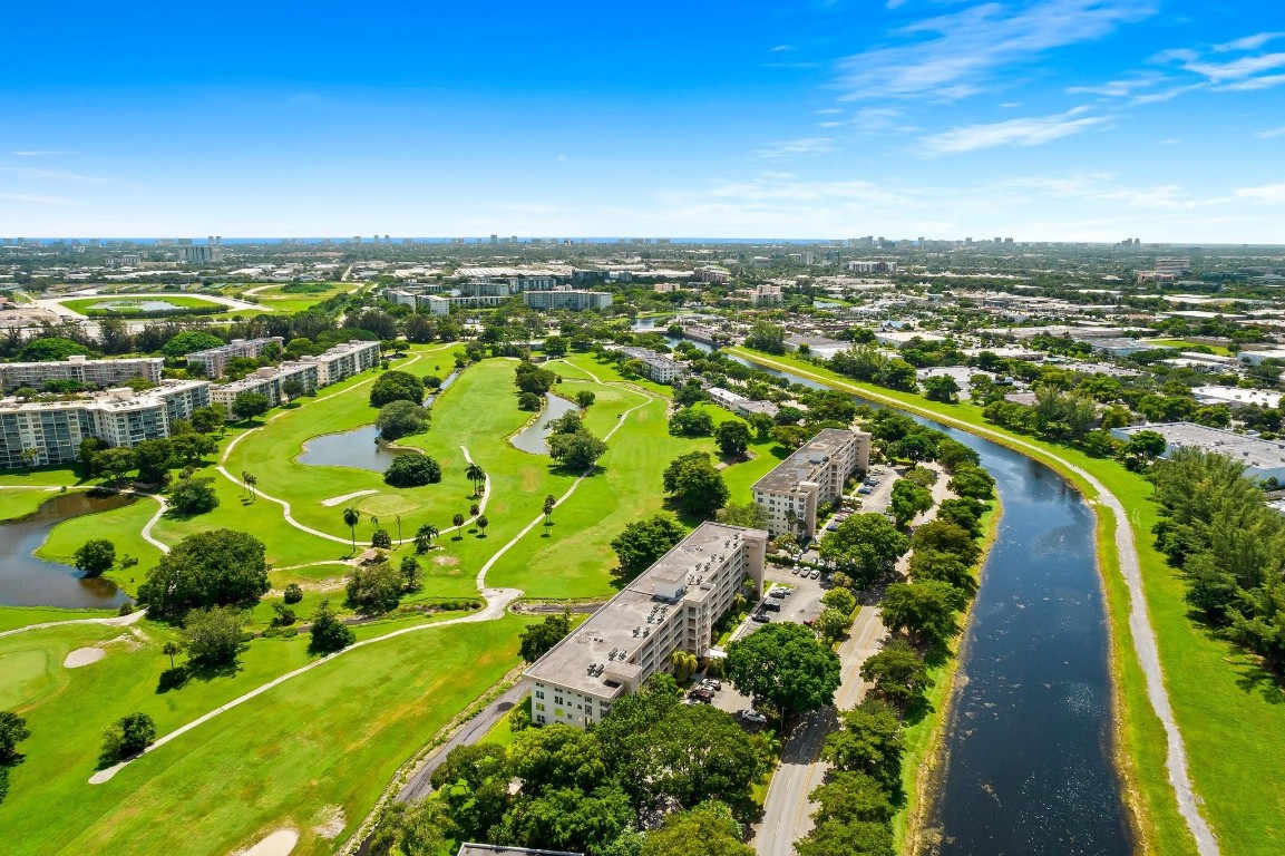 2901 S Palm Aire Dr Unit: 106