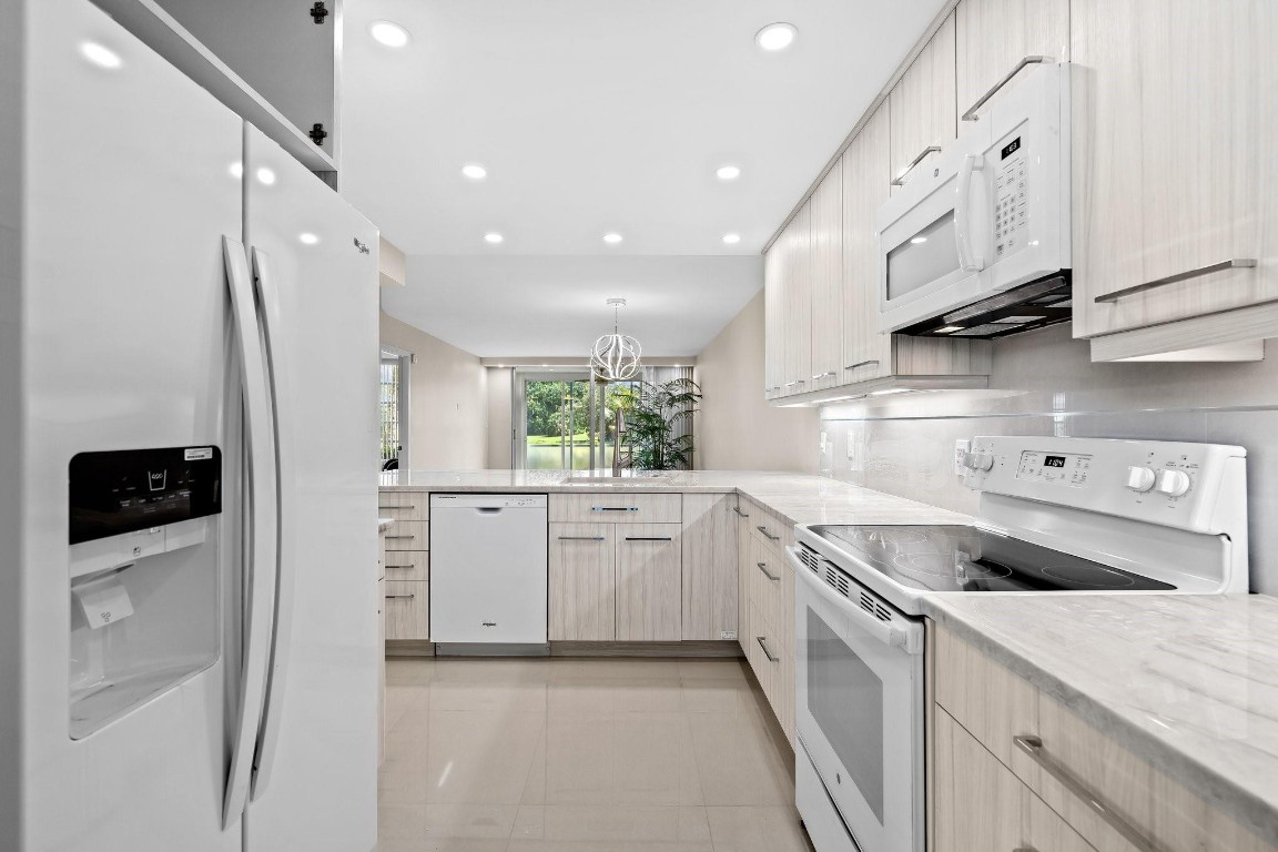 2901 S Palm Aire Dr Unit: 106