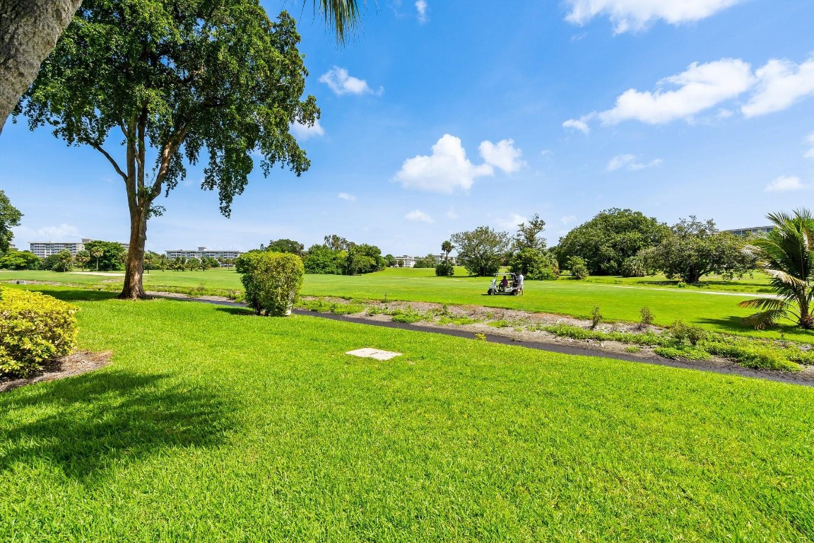 2901 S Palm Aire Dr Unit: 106