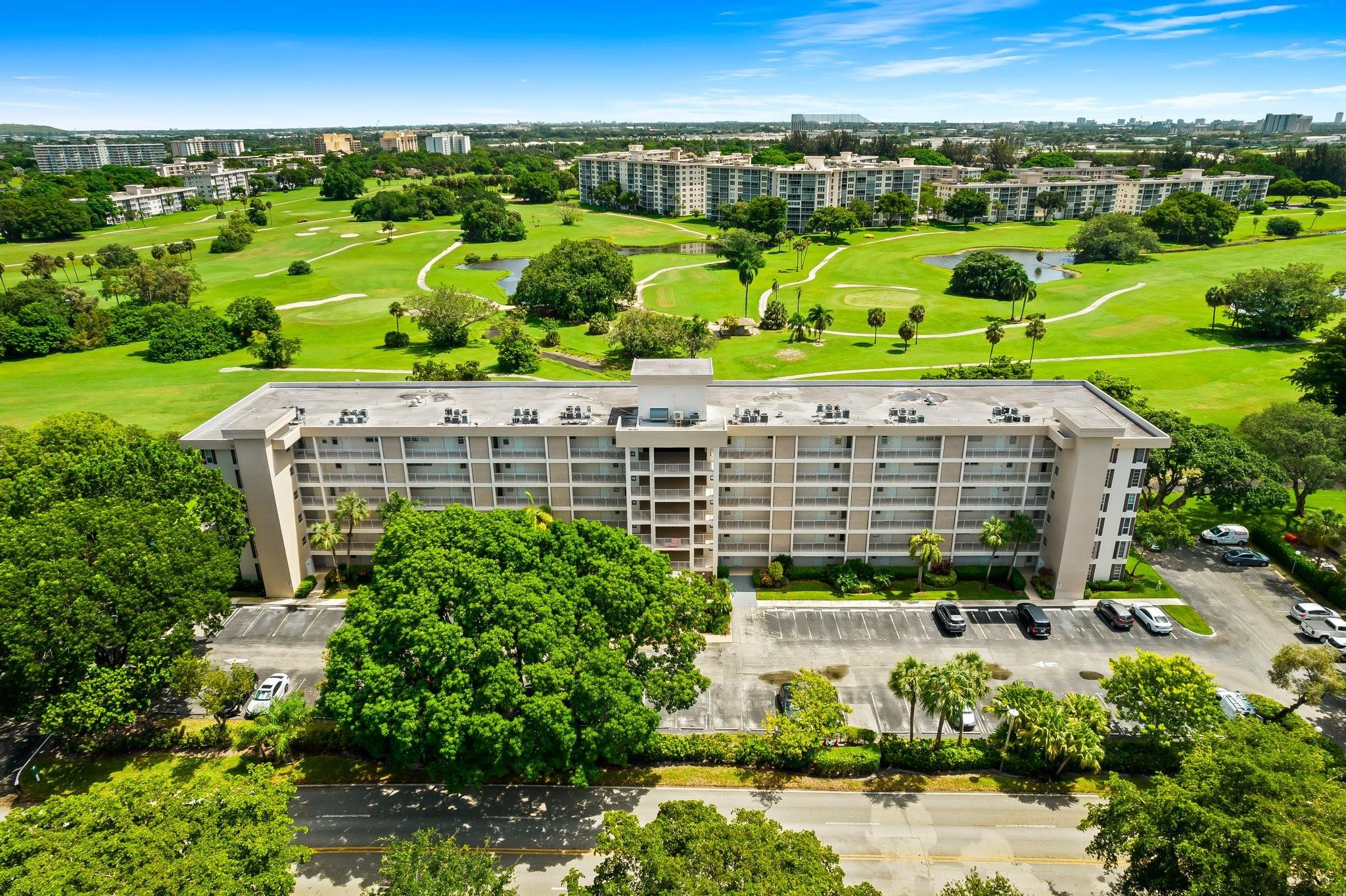 2901 S Palm Aire Dr Unit: 106