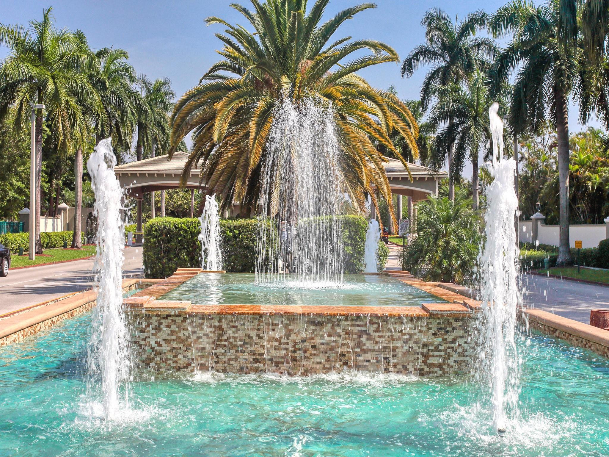 1502 Cayman Way Unit: H2