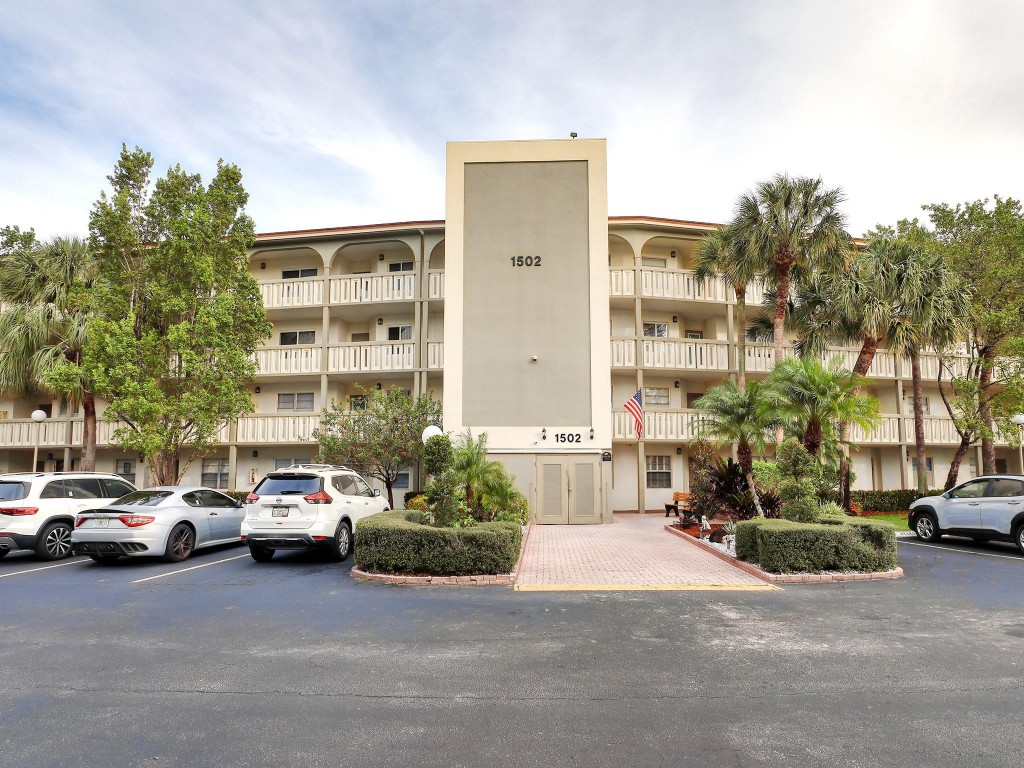 1502 Cayman Way Unit: H2
