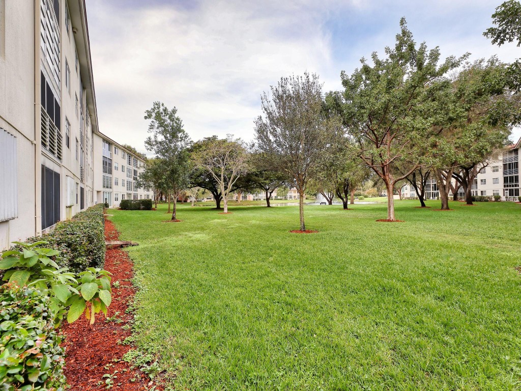 1502 Cayman Way Unit: H2