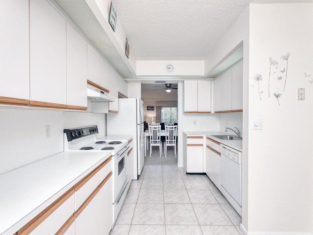 1502 Cayman Way Unit: H2