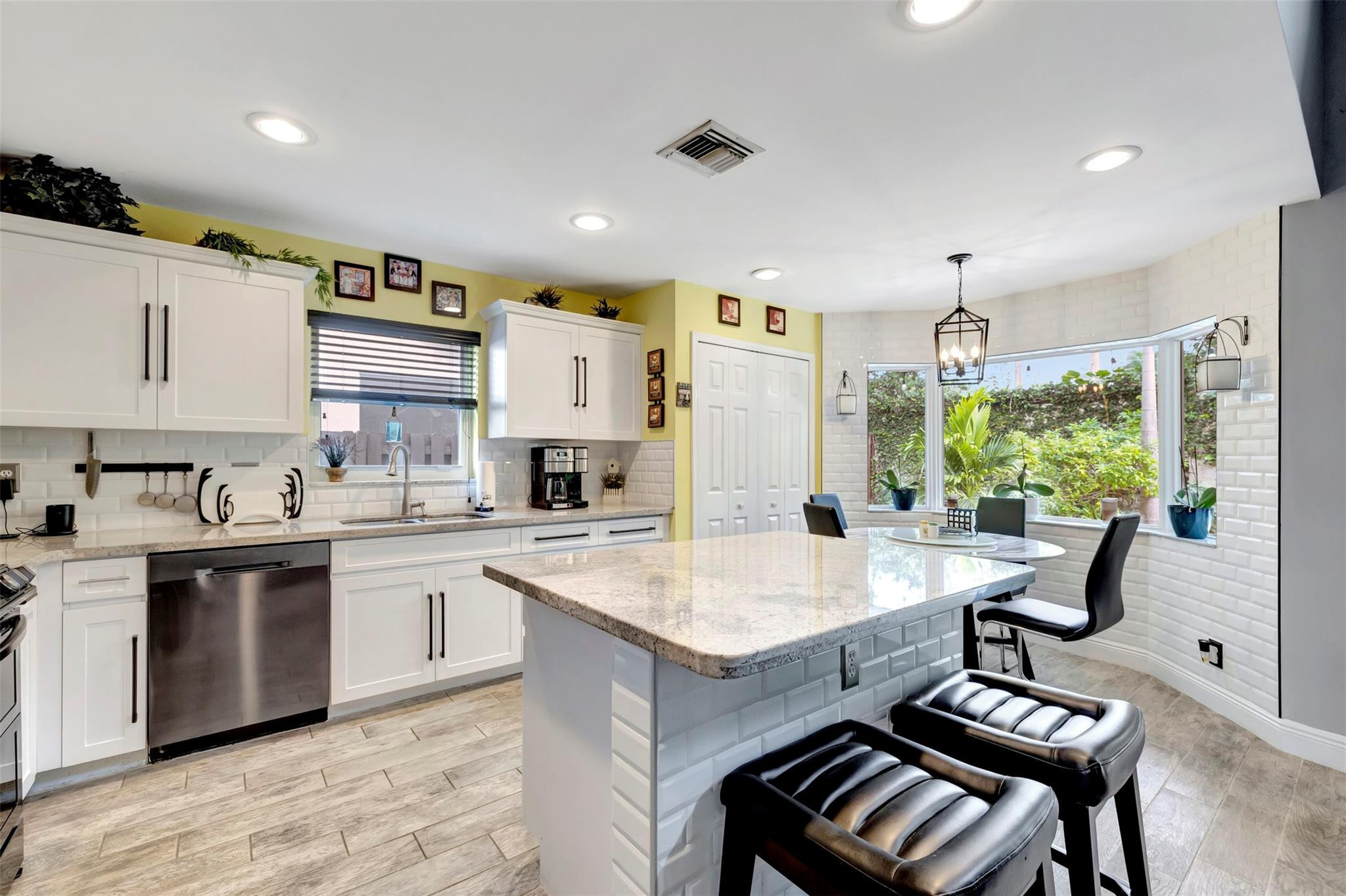 5750 NW 48th Dr