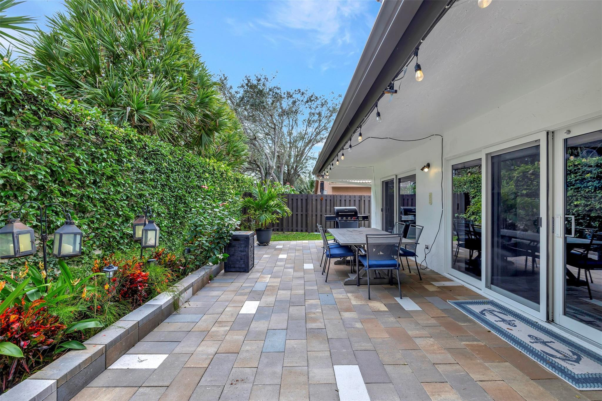 5750 NW 48th Dr