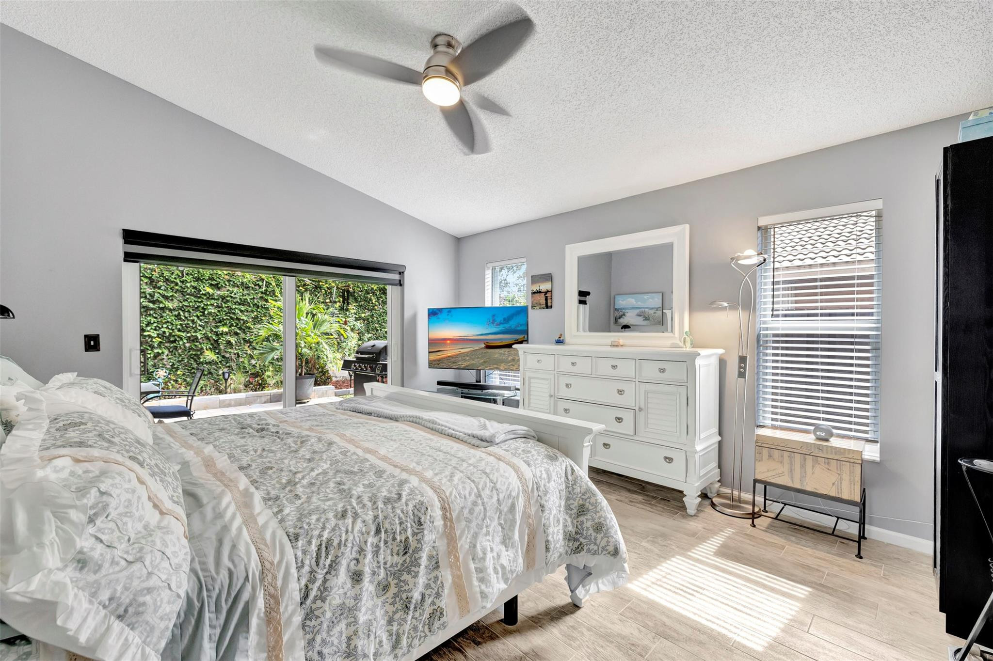 5750 NW 48th Dr