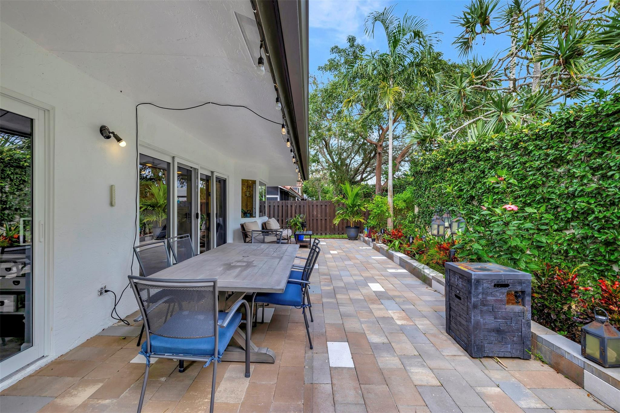 5750 NW 48th Dr
