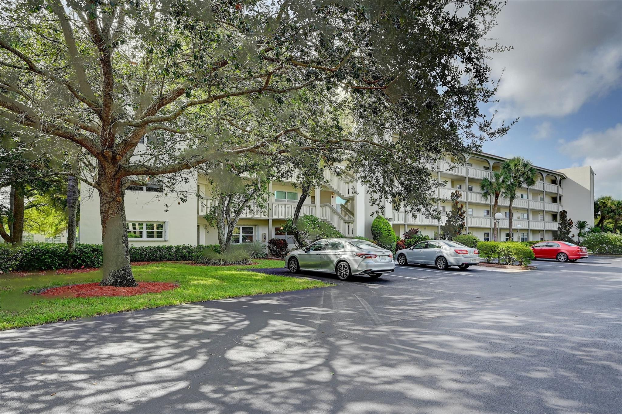 1501 Cayman Way Unit: L4
