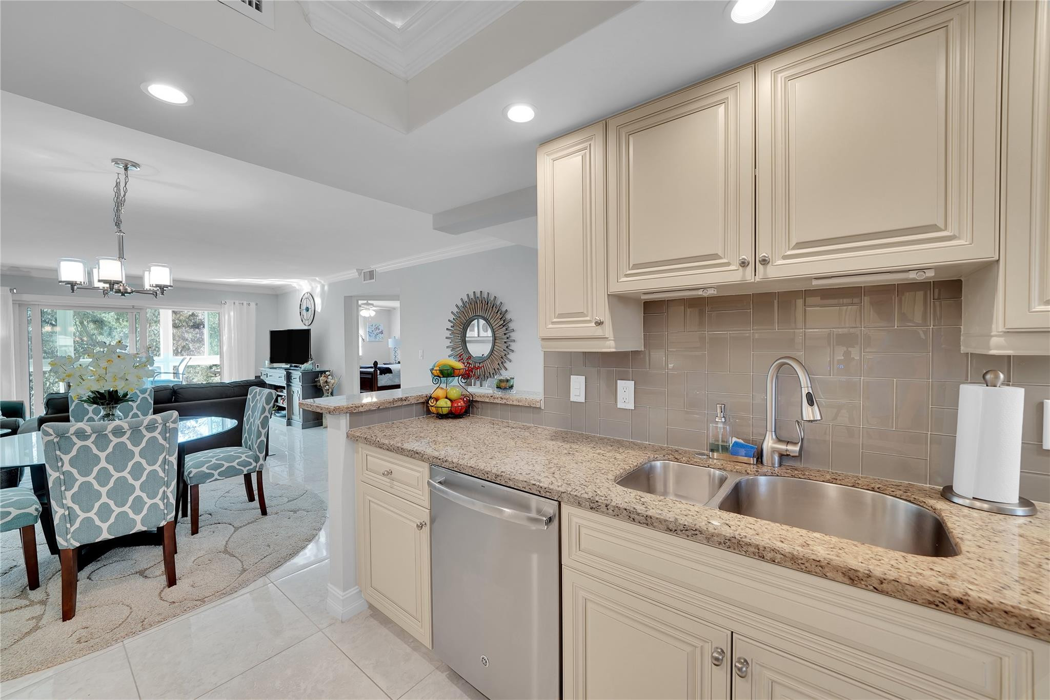 1501 Cayman Way Unit: L4