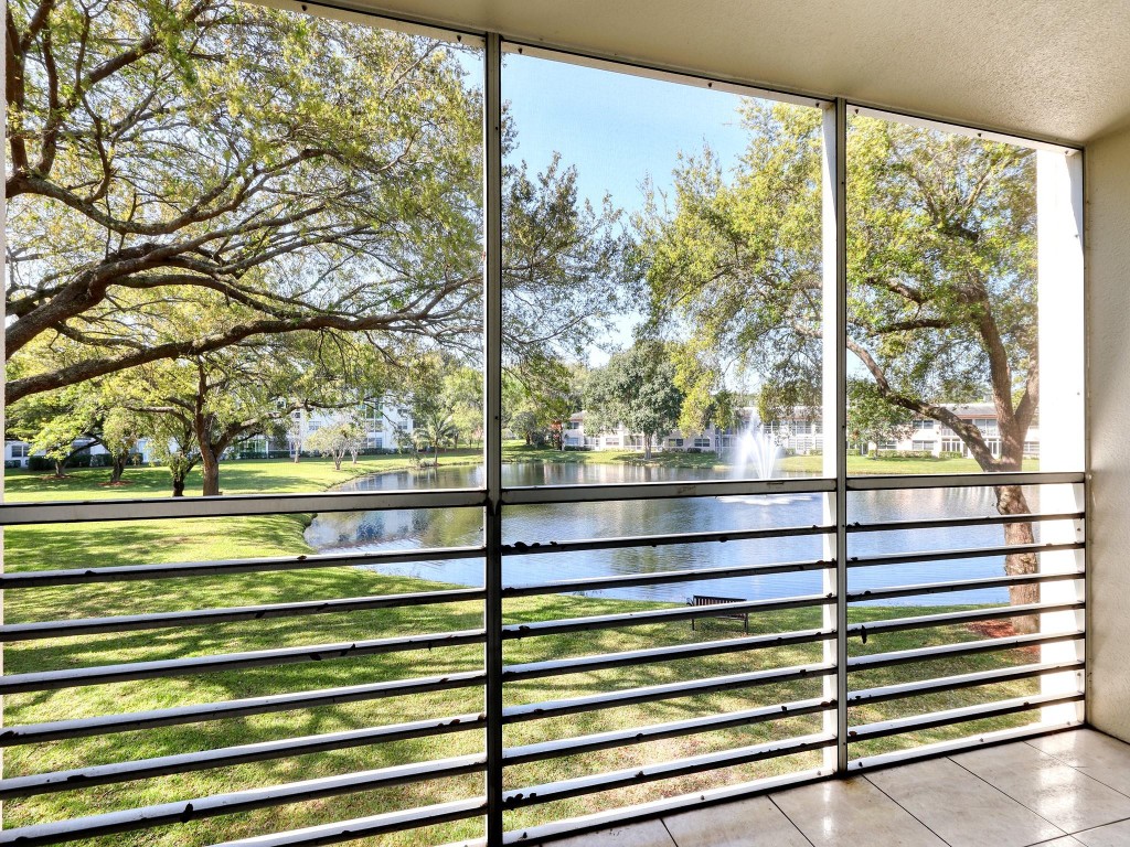 1503 Cayman Way Unit: j2