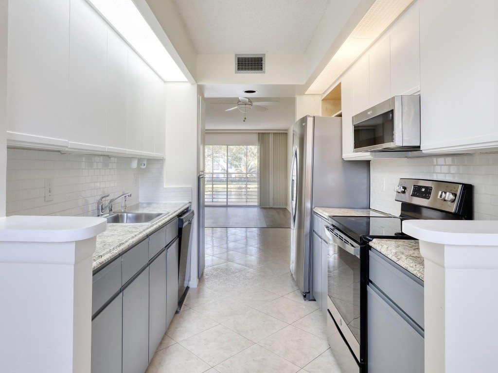 1503 Cayman Way Unit: j2