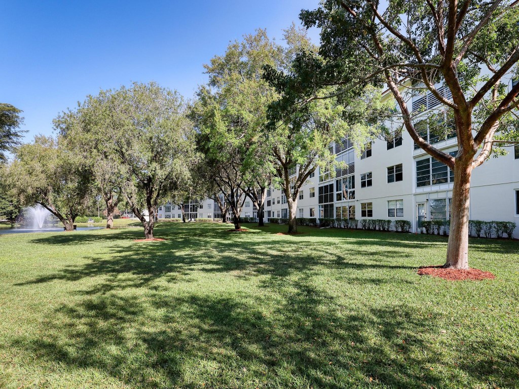 1503 Cayman Way Unit: j2