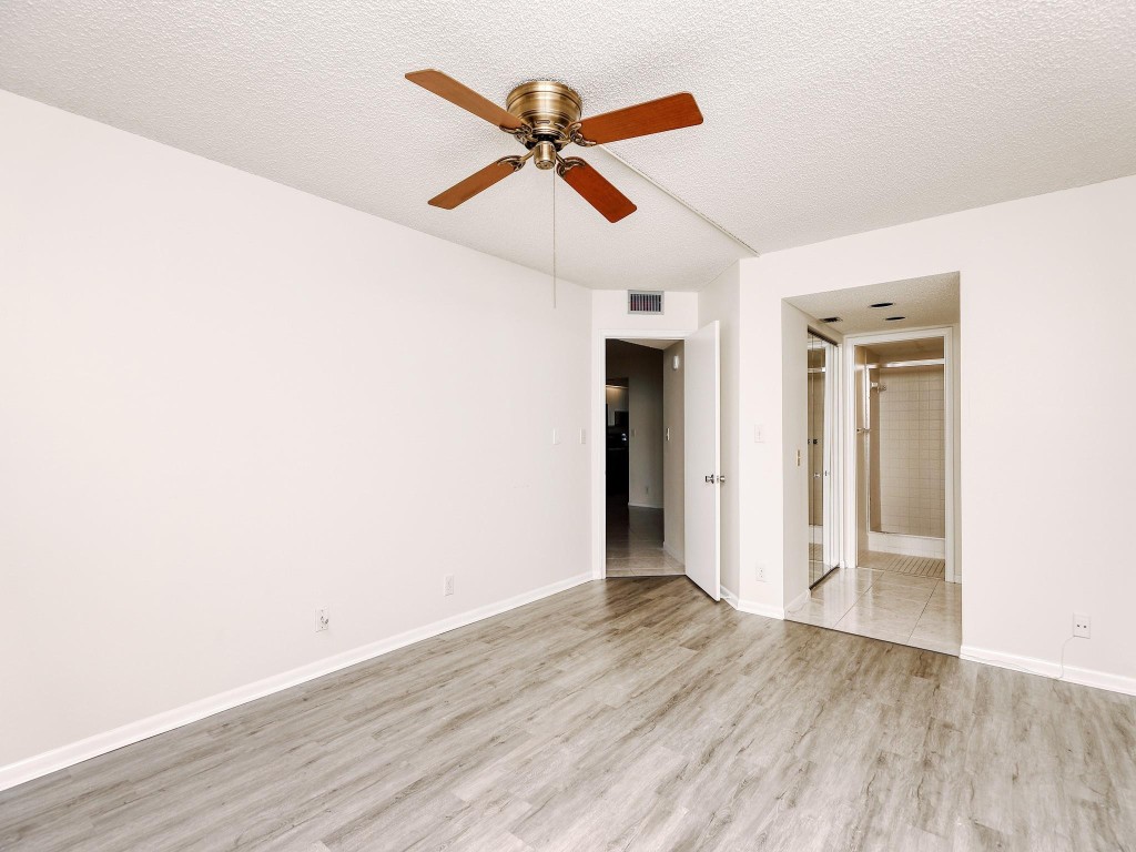 1503 Cayman Way Unit: j2