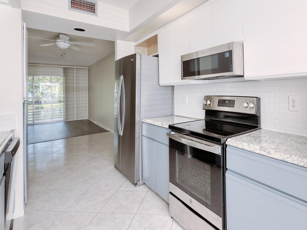 1503 Cayman Way Unit: j2