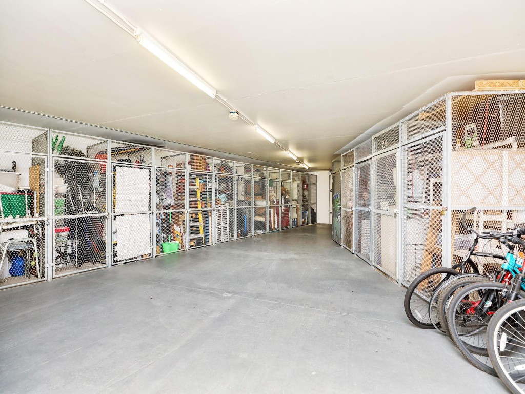 1503 Cayman Way Unit: j2