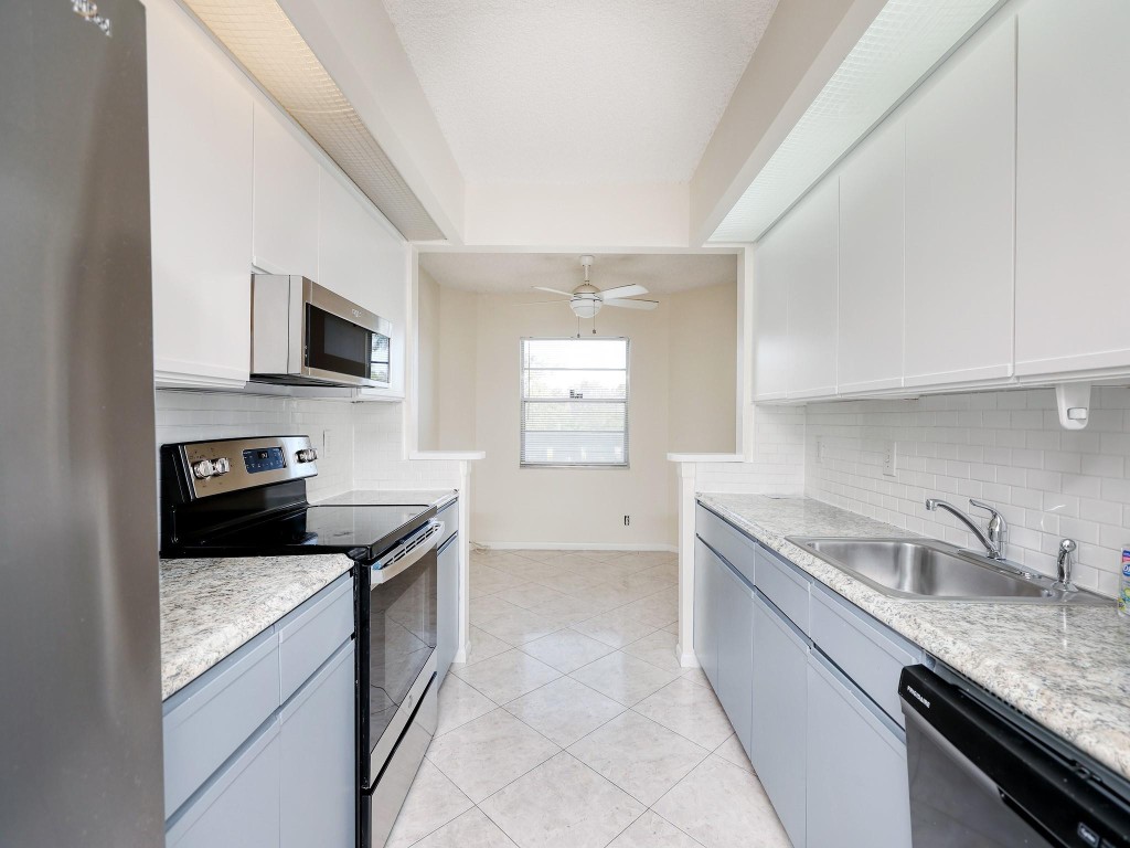 1503 Cayman Way Unit: j2