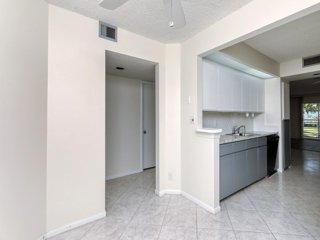 1503 Cayman Way Unit: j2