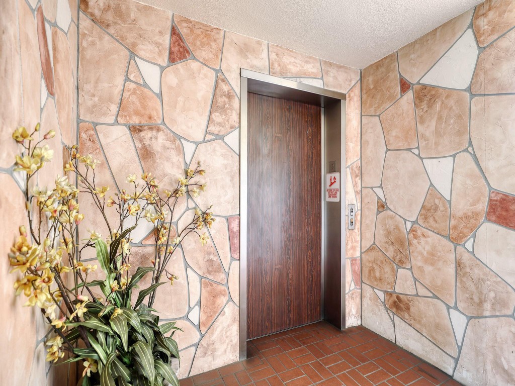 1503 Cayman Way Unit: j2