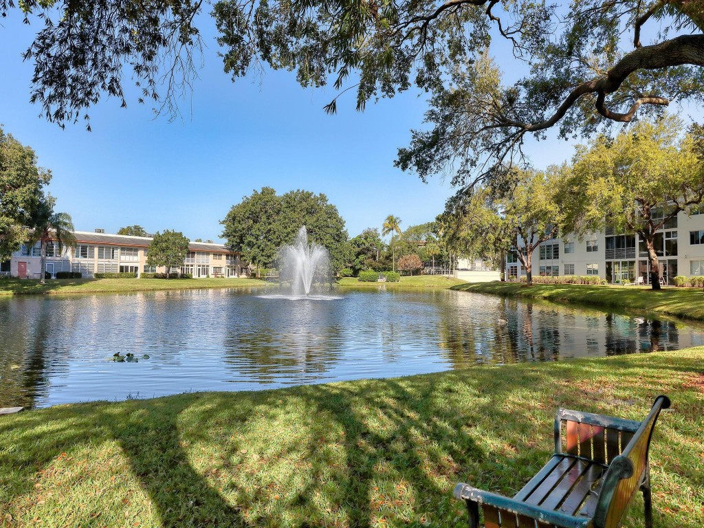 1503 Cayman Way Unit: j2