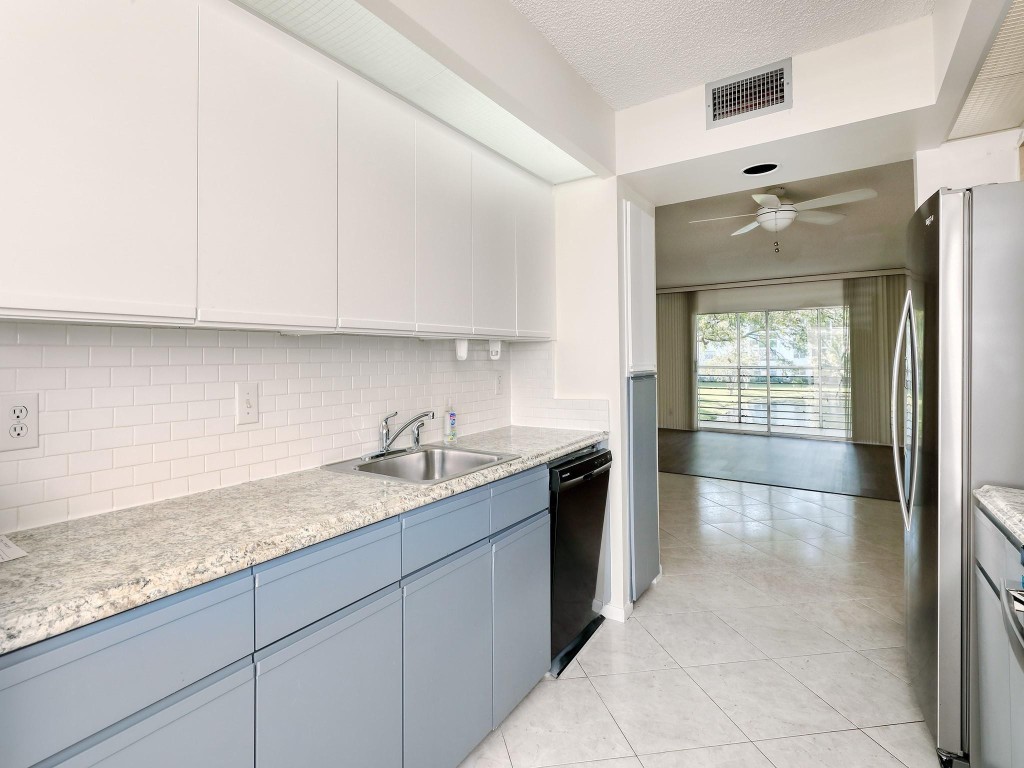 1503 Cayman Way Unit: j2