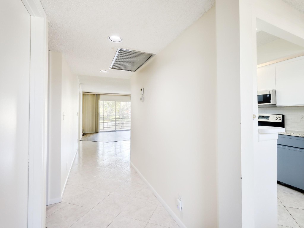 1503 Cayman Way Unit: j2