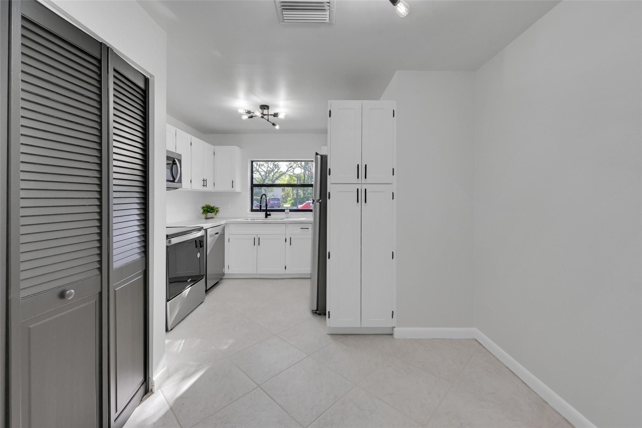 2567 NW 42nd Ave Unit: 1203