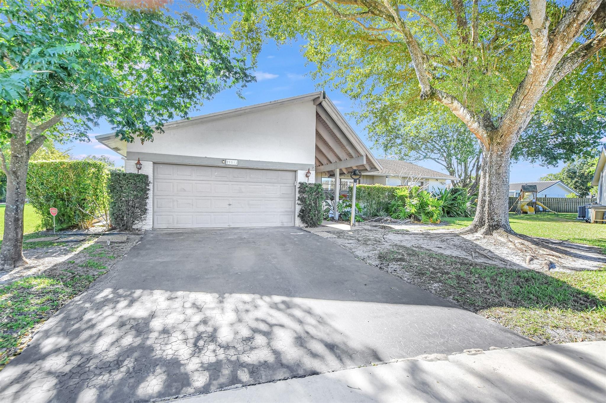21512 Woodchuck Ln