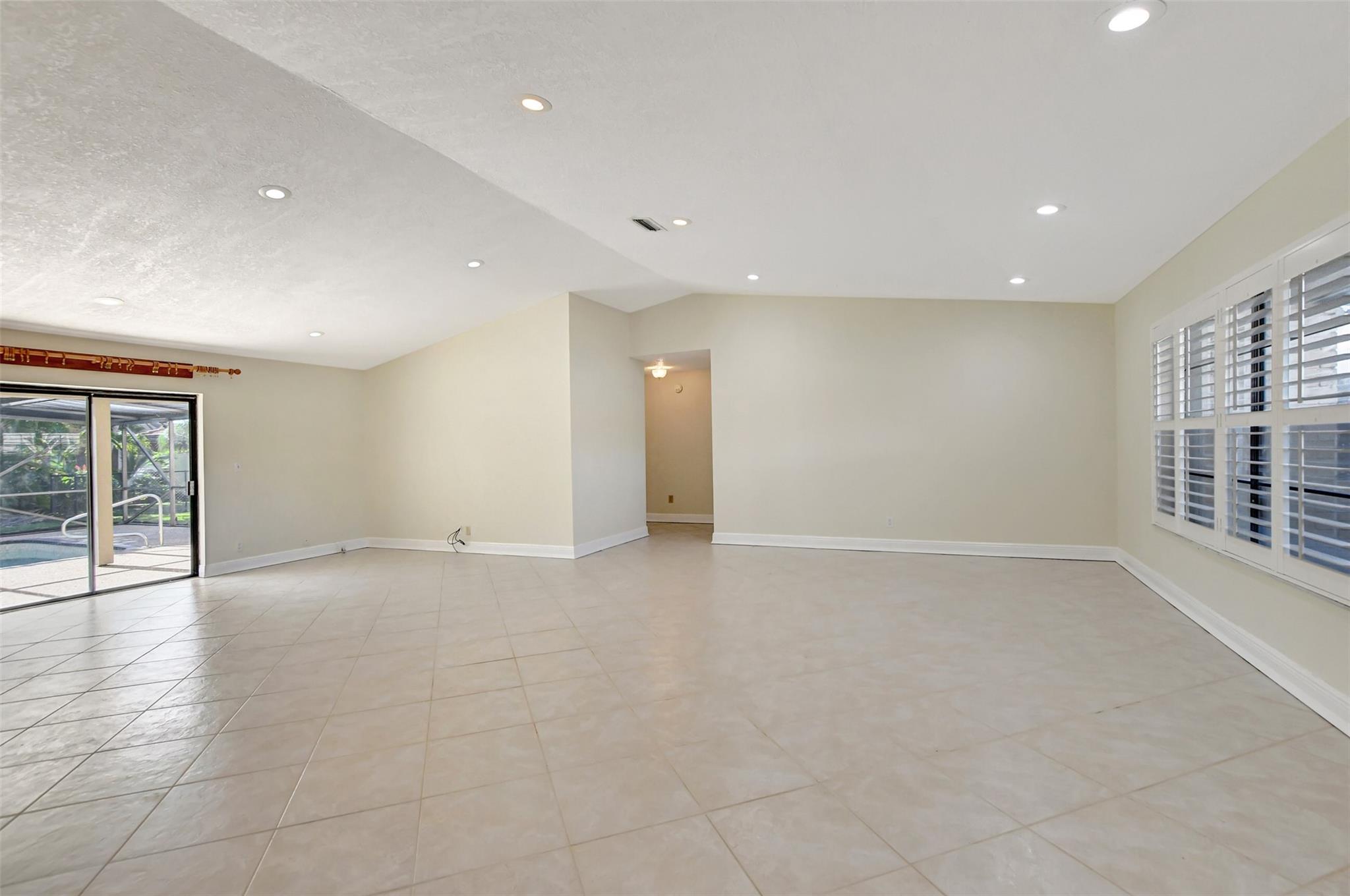 21512 Woodchuck Ln