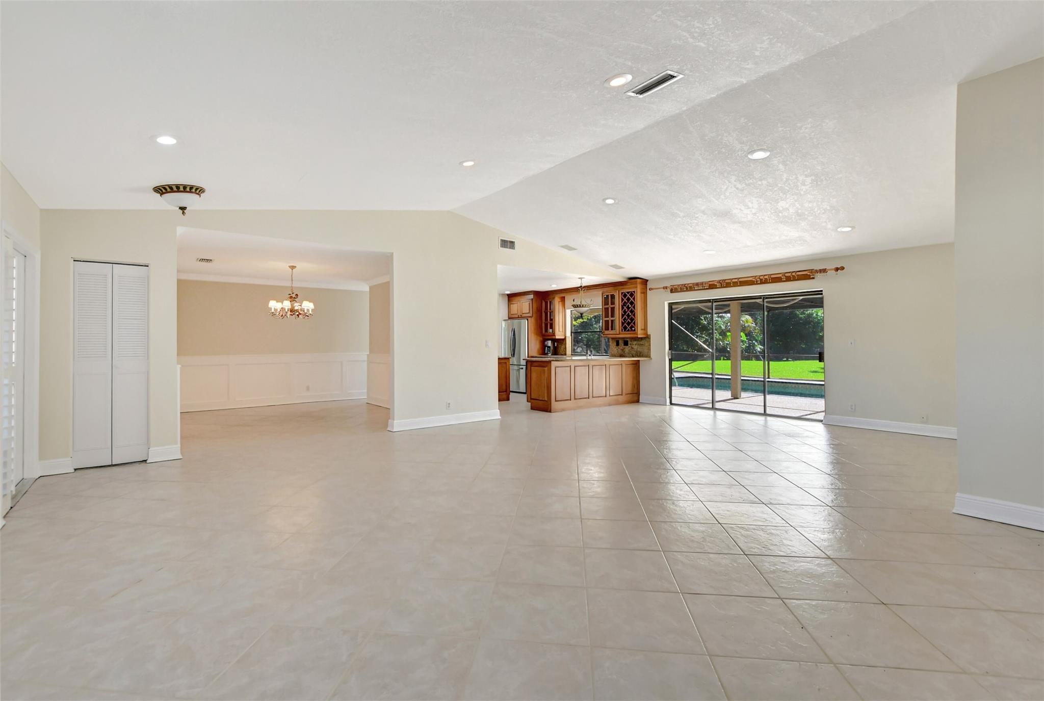 21512 Woodchuck Ln