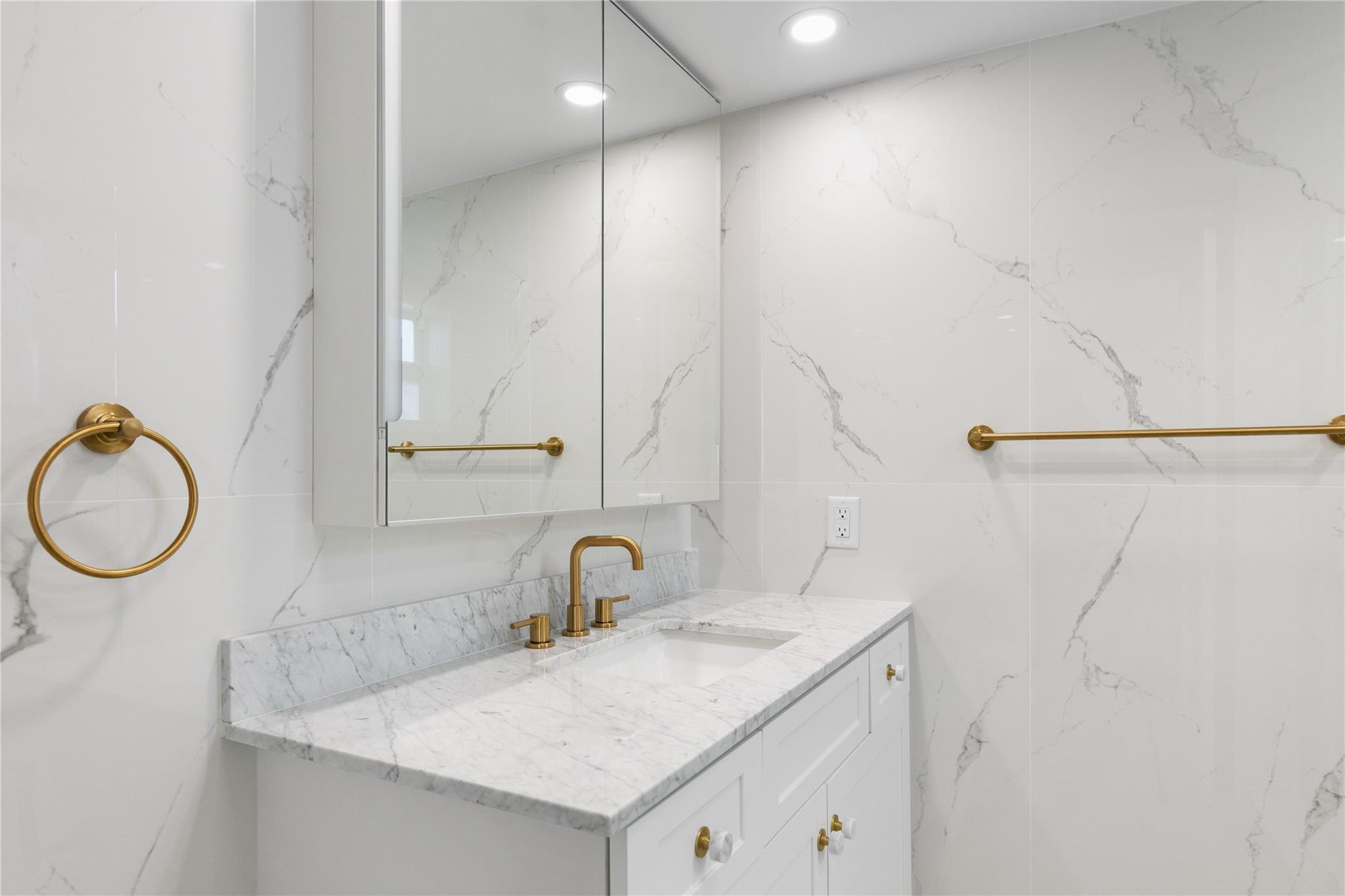 2871 N Ocean Blvd Unit: C123