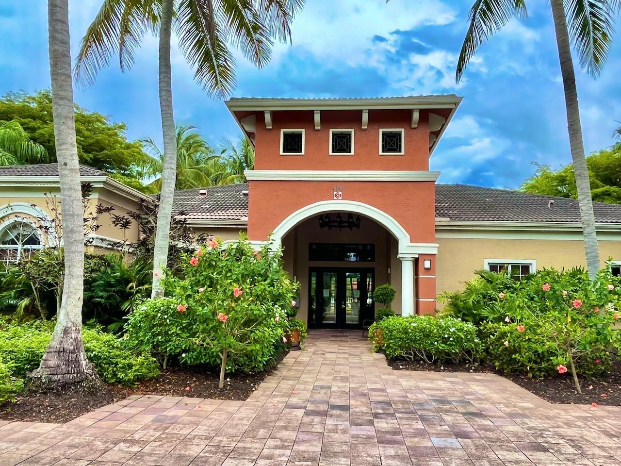 4199 N Haverhill Rd Unit: 114