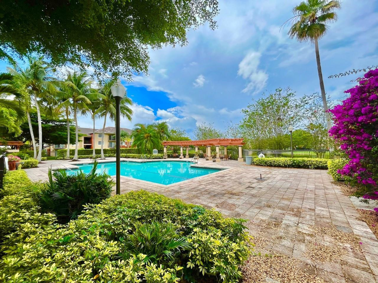 4199 N Haverhill Rd Unit: 114